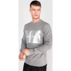 Calvin Klein Bluza Szary. Szare bluzy męskie Calvin Klein, xxl, z haftami, z bawełny, bez kołnierzyka, bez rękawów, bez kaptura. Za 516,95 zł.