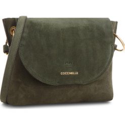 Torebka COCCINELLE - CC1 Essentielle Suede E1 CC1 15 02 01 Caper G02. Zielone listonoszki damskie Coccinelle, ze skóry. W wyprzedaży za 799,00 zł.