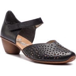Sandały RIEKER - 43795-01 Schwarz. Czarne klapki damskie marki Rieker, bez wzorów, ze skóry ekologicznej, bez obcasa, na obcasie. Za 229,00 zł.