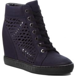 Sneakersy CARINII - B4350 K59-000-000-B88. Niebieskie sneakersy damskie Carinii, z nubiku. W wyprzedaży za 249,00 zł.