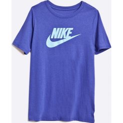 Nike Kids - T-shirt dziecięcy 122-158 cm. Niebieskie t-shirty chłopięce marki Nike Kids, m, z nadrukiem, z bawełny, z okrągłym kołnierzem. W wyprzedaży za 49,90 zł.
