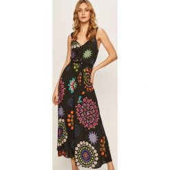 Desigual - Sukienka plażowa. Czarne stroje kąpielowe damskie Desigual, s, bez wzorów, z wiskozy. W wyprzedaży za 199,90 zł.