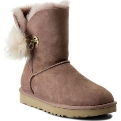 Buty UGG - W Irina 1017502 W/Dus. Różowe kozaki damskie Ugg, ze skóry, bez obcasa, bez zapięcia. W wyprzedaży za 599,00 zł.