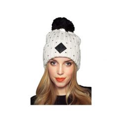 CZAPKA BETTI WHITE. Białe czapki damskie marki JUNGMOB, z aplikacjami, ze skóry. Za 69,00 zł.