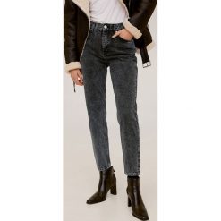 Mango - Jeansy Mom80. Czarne jeansy damskie Mango, s, bez wzorów, z bawełny, z podwyższonym stanem. Za 139,90 zł.