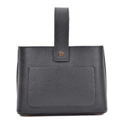 Torebka w kolorze czarnym - (S)25 x (W)17 x (G)10,5 cm. Czarne torebki klasyczne damskie Bestsellers bags, w paski, z materiału. W wyprzedaży za 229,95 zł.
