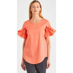 BLUZKA twinset. Bluzki damskie Twinset, z aplikacjami, bez kołnierzyka, bez rękawów. W wyprzedaży za 599,20 zł.