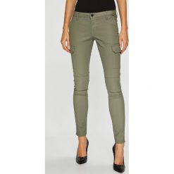 Pepe Jeans - Spodnie PL211208YB7. Szare spodnie damskie Pepe Jeans, bez wzorów, z elastanu, casualowe. W wyprzedaży za 239,90 zł.