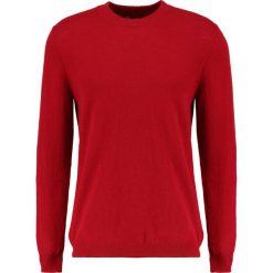 Samsøe & Samsøe GEES ON Sweter rhubarb. Czerwone kardigany męskie Samsøe & Samsøe, m, z materiału. W wyprzedaży za 399,20 zł.