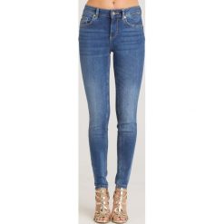 JEANSY DIVINE SLIM FIT LIU JO. Niebieskie jeansy damskie Liu Jo, z aplikacjami, z bawełny, z podwyższonym stanem. Za 524,30 zł.