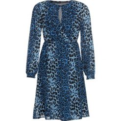 Sukienka w cętki leoparda bonprix niebiesko-czarny w cętki leoparda. Niebieskie sukienki damskie bonprix, z haftami, bez kołnierzyka, bez rękawów, kopertowe. Za 149,99 zł.
