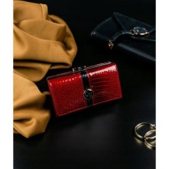 Ekskluzywny skórzany portfel damski czerwony Cavaldi - Czerwony. Czerwone portfele damskie 4U Cavaldi, bez wzorów, ze skóry. Za 69,99 zł.