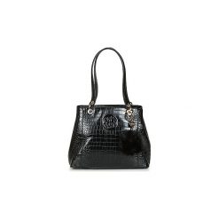 Torby na ramię Guess KAMRYN SHOPPER. Czarne shopper bag damskie Guess, z aplikacjami, na ramię. Za 479,20 zł.