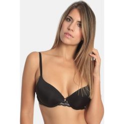 Biustonosz push-up w kolorze czarnym. Czarne biustonosze Sassa, Bye Bra, w koronkowe wzory, z koronki. W wyprzedaży za 49,95 zł.