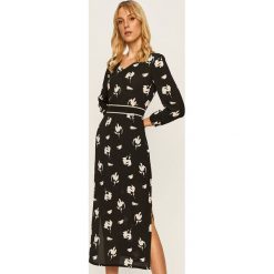 Armani Exchange - Sukienka. Czarne sukienki damskie Armani Exchange, na co dzień, w kwiaty, z elastanu, casualowe, bez kołnierzyka, z długim rękawem, długie, maxi, rozkloszowane. W wyprzedaży za 449,90 zł.