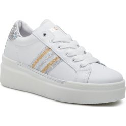 Sneakersy TOGOSHI - TG-06-02-000035 624. Białe półbuty damskie marki Togoshi, bez wzorów, ze skóry, bez obcasa, na obcasie, bez zapięcia. Za 479,00 zł.