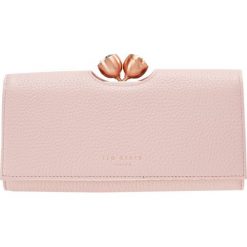 Ted Baker MUSCOVY TEXTURED BOBBLE MATINEE Portfel light pink. Czerwone portfele damskie marki Ted Baker. Za 459,00 zł.