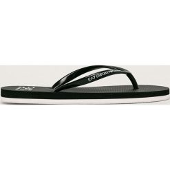 EA7 Emporio Armani - Japonki. Białe klapki damskie EA7 Emporio Armani, bez wzorów, z gumy, bez obcasa, na obcasie. W wyprzedaży za 199,90 zł.