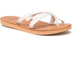 Japonki ROXY - ARJL200690 Cre. Brązowe klapki damskie marki Roxy, bez wzorów, ze skóry ekologicznej, bez obcasa. Za 189,00 zł.