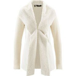 Sweter rozpinany ze sztucznym futerkiem bonprix kremowy. Brązowe swetry rozpinane damskie bonprix. Za 109,99 zł.