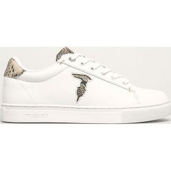 Trussardi Jeans - Buty. Białe buty sportowe damskie Trussardi Jeans, bez wzorów, z jeansu, sportowe. W wyprzedaży za 369,90 zł.