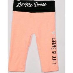 Blukids - Legginsy dziecięce 98-128 cm. Pomarańczowe legginsy dziewczęce Blukids, z nadrukiem, z elastanu. W wyprzedaży za 19,90 zł.