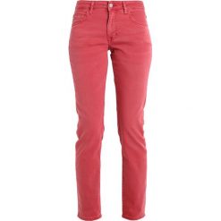 Mustang SISSY SLIM Jeansy Slim Fit tea rose. Niebieskie jeansy damskie marki Mustang, z aplikacjami, z bawełny. Za 299,00 zł.
