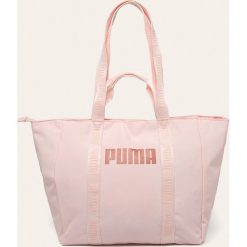 Puma - Torebka. Różowe torby damskie na zakupy Puma, w paski, z poliesteru, na ramię, duże, z nadrukiem, bez dodatków. W wyprzedaży za 99,90 zł.