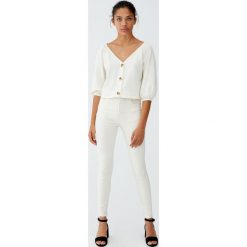 Jeansy super skinny fit z wysokim stanem. Szare jeansy damskie Pull&Bear, bez wzorów, z jeansu, z podwyższonym stanem. Za 79,90 zł.