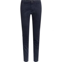 Spodnie materiałowe Guess Myron M93B26 WBTU0. Niebieskie jeansy męskie Guess, m, z aplikacjami, z jeansu. W wyprzedaży za 189,00 zł.