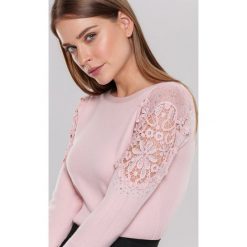 Różowy Sweter Rosamund. Różowe swetry dziewczęce other, z aplikacjami, casualowe, z okrągłym kołnierzem, bez rękawów, bez kaptura. Za 89,99 zł.