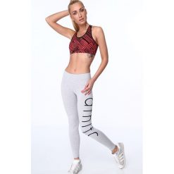 Legginsy z napisem jasnoszare 7903. Szare legginsy damskie Fasardi, l, z napisami. Za 29,00 zł.