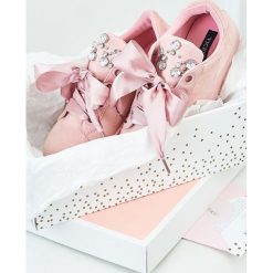 Różowe Buty Sportowe Delicate Embrace. Czerwone buty sportowe damskie vices. Za 69,99 zł.