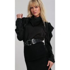 Czarna Bluzka Tinted. Czarne bluzki damskie Renee, m, bez wzorów, eleganckie, bez kołnierzyka, z długim rękawem. Za 89,99 zł.