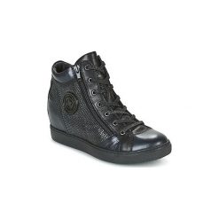 Buty Pataugas KAY. Czarne trampki i tenisówki damskie marki Pataugas, bez wzorów, bez zapięcia. Za 559,20 zł.