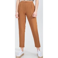 Spodnie z lekkiej wiskozy z efektem gniecenia - Brązowy. Pomarańczowe spodnie damskie Sinsay, s, z wiskozy. Za 59,99 zł.