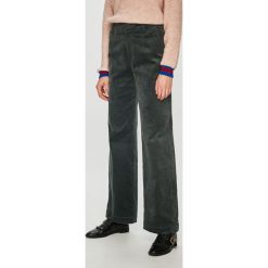 Review - Spodnie. Zielone spodnie damskie Review, s, bez wzorów, z bawełny, casualowe. W wyprzedaży za 169,90 zł.
