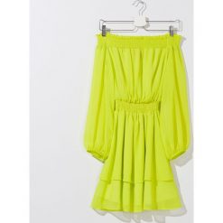 Sukienka hiszpanka Eco Aware - Żółty. Żółte sukienki damskie Mohito, bez wzorów, bez kołnierzyka, bez rękawów. Za 159,99 zł.