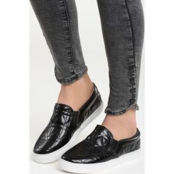 Czarne Slip On Suelo. Czarne trampki i tenisówki damskie marki Born2be. Za 19,99 zł.