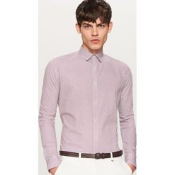 Koszula z podwijanymi rękawami slim fit - Bordowy. Czerwone koszule męskie slim marki Reserved, s. W wyprzedaży za 59,99 zł.