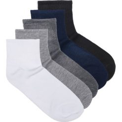SKARPETY MĘSKIE U30 - MIX 5-PAK. Czarne skarpetki męskie marki Ombre Clothing, m, w jednolite wzory. Za 14,99 zł.