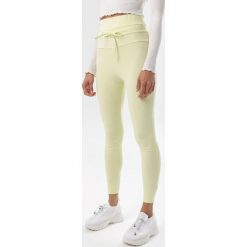 Żółte Legginsy Aurashi. Żółte legginsy damskie Born2be, s, bez wzorów. W wyprzedaży za 49,99 zł.