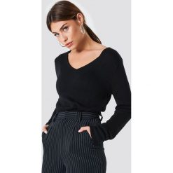 Rut&Circle Sweter dzianinowy z dekoltem V Ninni - Black. Czarne swetry klasyczne damskie Rut&Circle, z dzianiny. Za 80,95 zł.