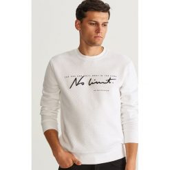 Bluza ze strukturalnej dzianiny - Biały. Białe bluzy męskie Reserved, s, bez wzorów, z dzianiny, bez kołnierzyka, bez rękawów, bez kaptura. Za 159,99 zł.