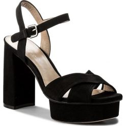 Sandały STUART WEITZMAN - Exposed XL92908 Black Suede. Czarne klapki damskie marki Stuart Weitzman, bez wzorów, ze skóry, bez obcasa, na obcasie. W wyprzedaży za 1279,00 zł.