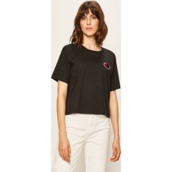 Champion - T-shirt. Białe bluzki damskie Champion, s, z aplikacjami, z bawełny, casualowe, z okrągłym kołnierzem. W wyprzedaży za 99,90 zł.