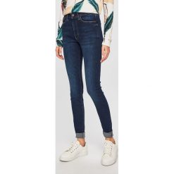 Tommy Jeans - Jeansy 2008. Niebieskie jeansy damskie Tommy Jeans, z podwyższonym stanem. W wyprzedaży za 299,90 zł.