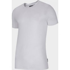 T-shirt męski TSM605 - biały - Outhorn. Białe koszulki męskie Outhorn, m, bez wzorów, bez kołnierzyka. W wyprzedaży za 39,99 zł.