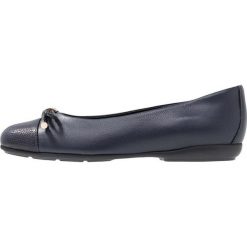 Geox ANNYTAH Baleriny navy. Niebieskie baleriny damskie lakierowane Geox, z materiału. Za 389,00 zł.