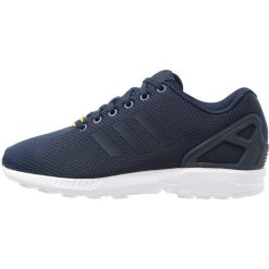 Adidas Originals ZX FLUX Tenisówki i Trampki new navy/running white. Niebieskie tenisówki damskie marki adidas Originals, z materiału. W wyprzedaży za 174,50 zł.